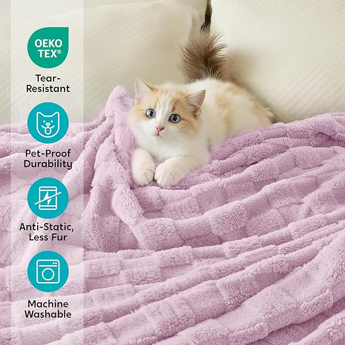 Joiedomi Twin Blanket for Bed, Soft Fleece Checkered Blankets Gifts for Women Mom Girls, 280GSM Cozy Cute Soft Throw Home Room Decor Aesthetic Gifts 60x80 Inches