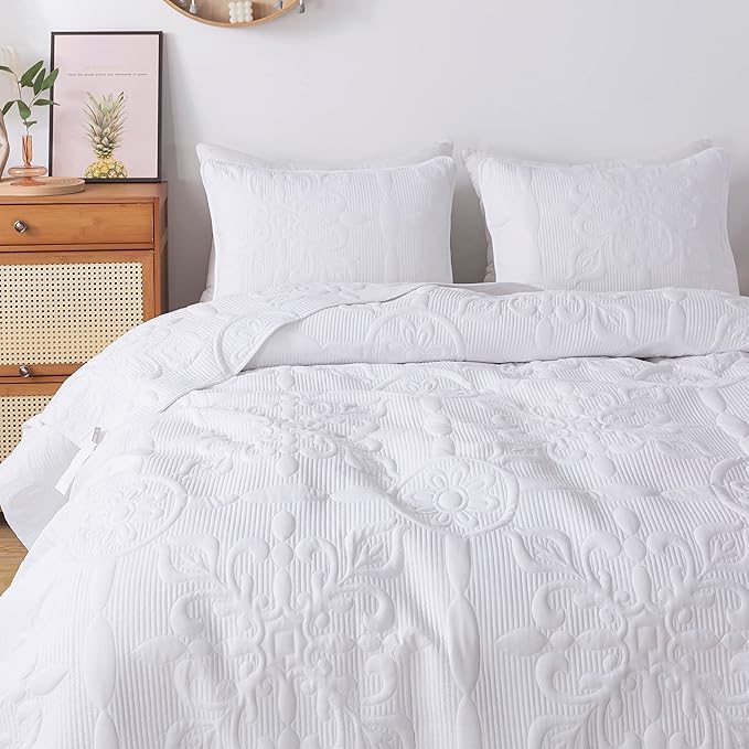 White Damask Quilt California Cal King Size Bedding Sets with 2 Pillow Shams, Oversized Boho Bedspread Lightweight Soft Farmhouse Vintage Coverlet Jacquard Pattern Bed Cover for All Season, 3 Pieces