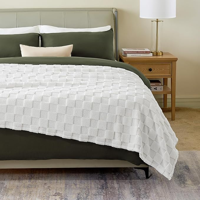 Joiedomi Queen Size Blanket for Bed, Soft White Fleece Checkered Blankets Gifts for Women Mom Girls, 280GSM Cozy Cute Soft Throw Home Room Decor Aesthetic Gifts 90x90 Inches