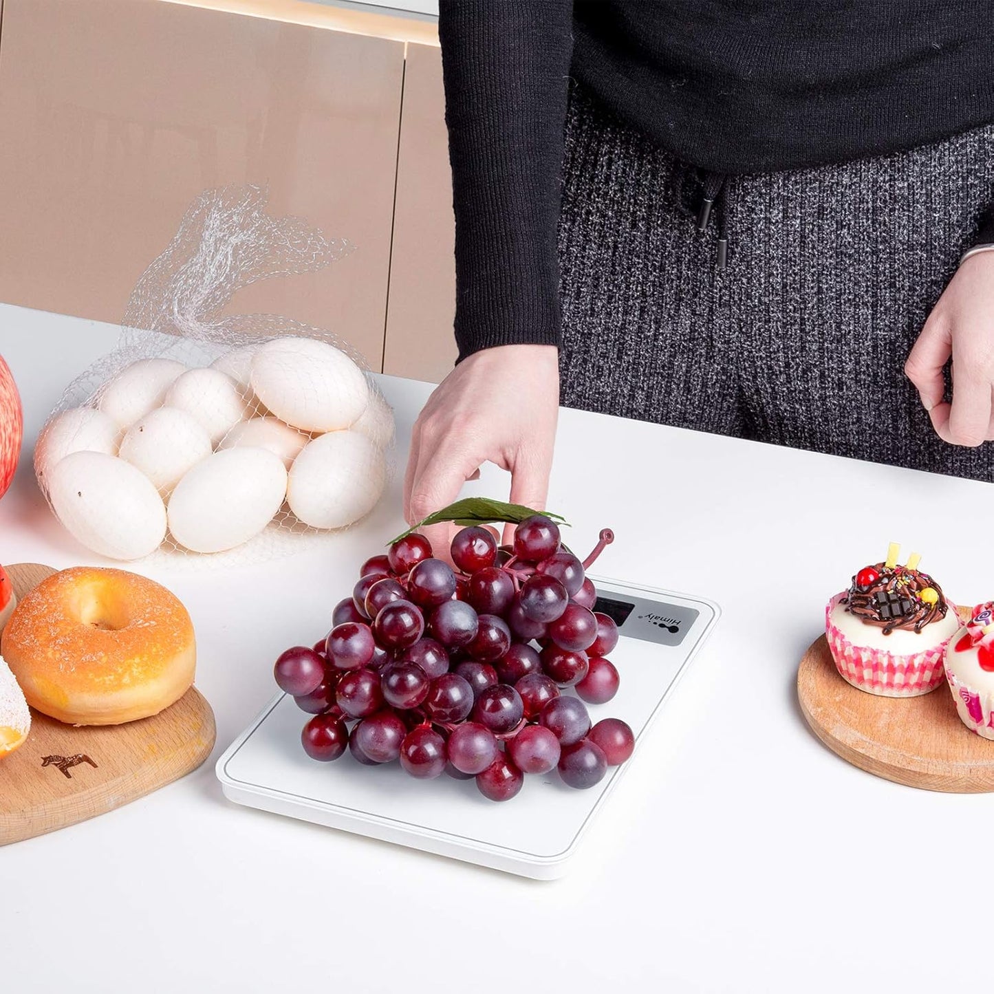 Digital Food Scale, Kitchen Scale for Cooking, Baking, and Weight Loss, 1g/0.03oz Precise Graduation, Tempered Glass (White)