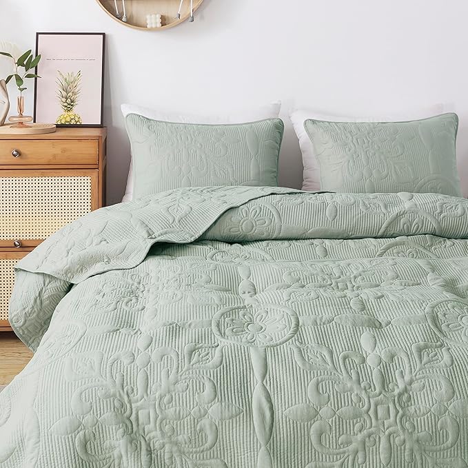 Sage Green Damask Quilt California Cal King Size Bedding Sets with 2 Pillow Shams, Oversized Boho Bedspread Lightweight Soft Farmhouse Vintage Coverlet Jacquard Bed Cover for All Season, 3 Pieces