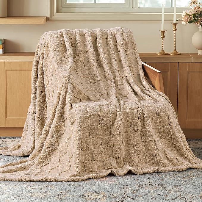 Joiedomi Twin Blanket for Bed, Soft Brown Fleece Checkered Blankets Gifts for Women Mom Girls, 280GSM Cozy Cute Soft Throw Home Room Decor Aesthetic Gifts 60x80 Inches