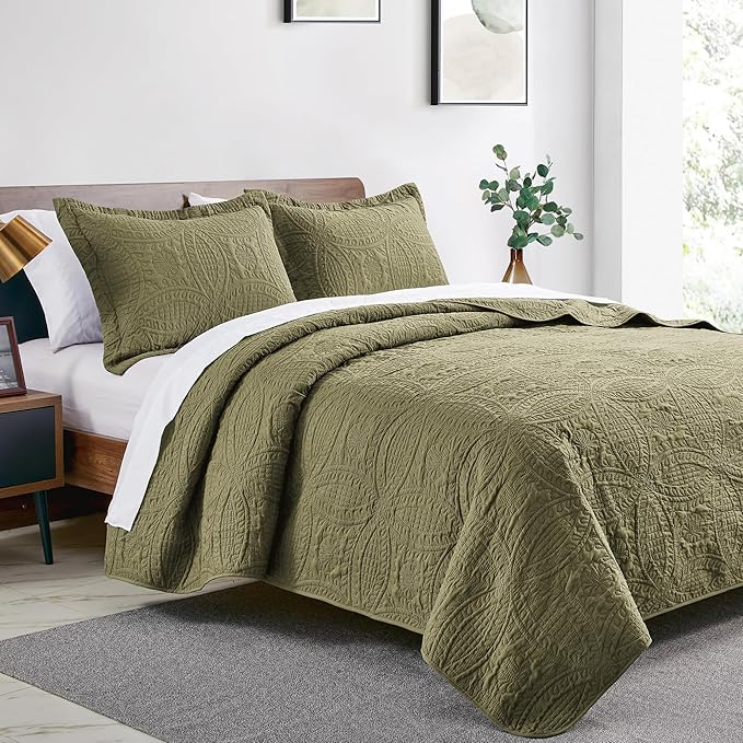 Love's cabin California King Size Quilt Bedding Set Green Bedspreads - Cal King Summer Lightweight Bedspread Comforter - Coin Pattern Coverlet for All Season - 3 Pieces (1 Quilt, 2 Pillow Shams)