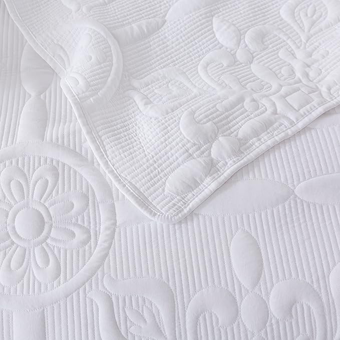 White Damask Quilt California Cal King Size Bedding Sets with 2 Pillow Shams, Oversized Boho Bedspread Lightweight Soft Farmhouse Vintage Coverlet Jacquard Pattern Bed Cover for All Season, 3 Pieces
