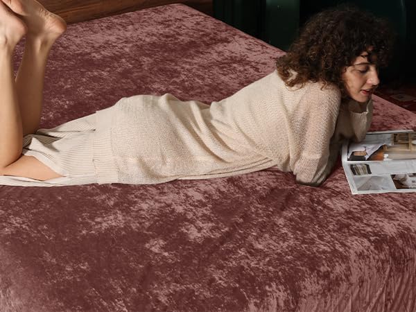 PHF Truly Velvet Fitted Sheet Only California King Size, Luxury Super Soft Cozy Fuzzy Fleece Bottom Sheet with Deep Pocket Up to 16", Suitable for Fall Winter Spring, No Pillowcases, Rust Red
