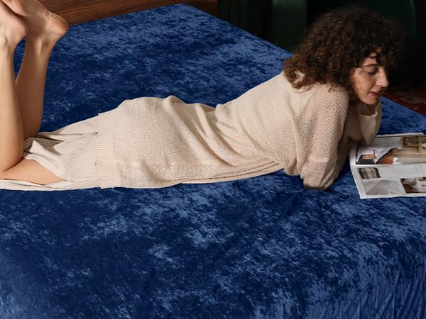 PHF Truly Velvet Fitted Sheet Only California King Size, Luxury Super Soft Cozy Fuzzy Fleece Bottom Sheet with Deep Pocket Up to 16", Suitable for Fall Winter Spring, No Pillowcases, Navy Blue