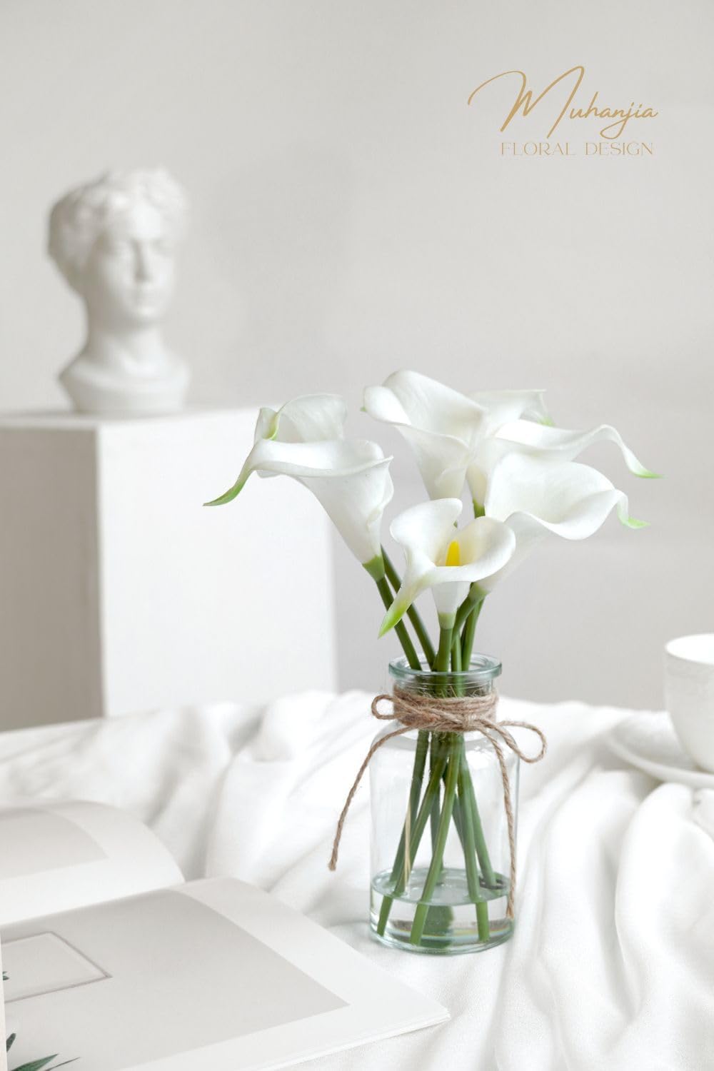 Artificial Flowers Calla Lily in Glass Vase with Faux Water,7Pcs Artificial Flower Real Touch Latex Flowers for Centerpiece Table Decorations Counter Decor(White Calla Lily)