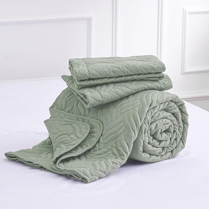 Love's cabin California King Size Quilt Bedding Set Sage Bedspread - Cal King Summer Lightweight Bedspread Comforter - Wave Pattern Coverlet for All Season - 3 Pieces (1 Quilt, 2 Pillow Shams)