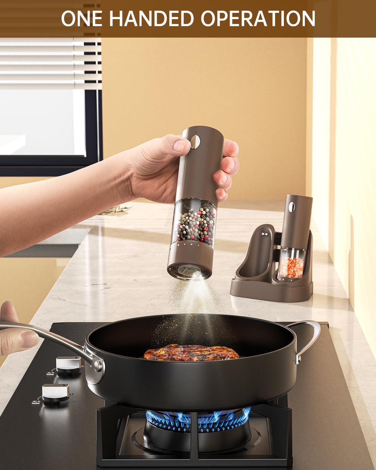 CIRCLE JOY Electric Salt and Pepper Grinder Set Automatic Salt and Pepper Grinder Set with Easy-to-Carry Charging Base and LED Light, USB Rechargeable, Upgrade External Adjustable Coarseness, Green