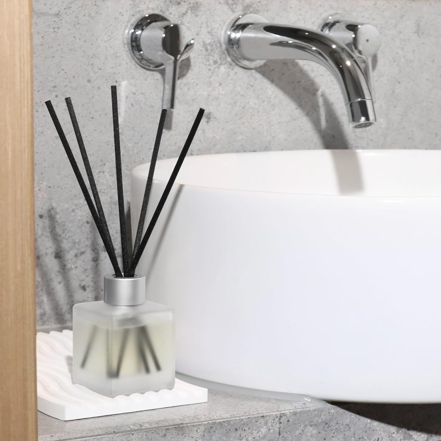 Reed Diffuser, Bamboo & White Tea Essential Oil with 5 Diffuser Sticks, 3.4 fl oz(100ml) Long Lasting Scent Bathroom Air Freshener, Home Fragrance for Office Room Decoration (1 Pack)