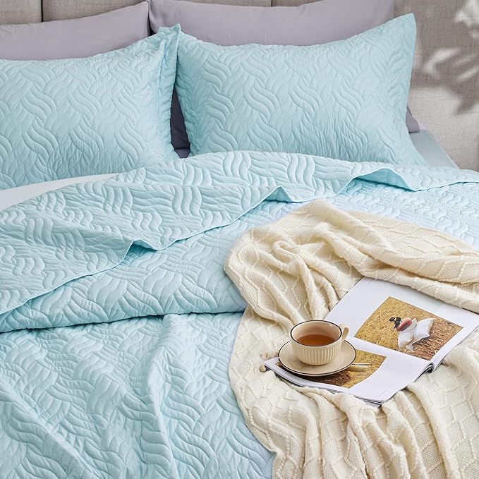 Love's cabin California King Size Quilt Bedding Set Light Blue Bedspread - Cal King Summer Lightweight Bedspread Comforter - Wave Pattern Coverlet for All Season - 3 Pieces (1 Quilt, 2 Pillow Shams)