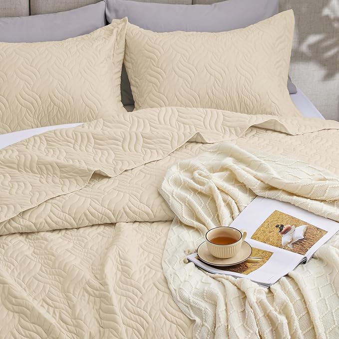 Love's cabin California King Size Quilt Bedding Set Camel Bedspread - Cal King Summer Lightweight Bedspread Comforter - Wave Pattern Coverlet for All Season - 3 Pieces (1 Quilt, 2 Pillow Shams)