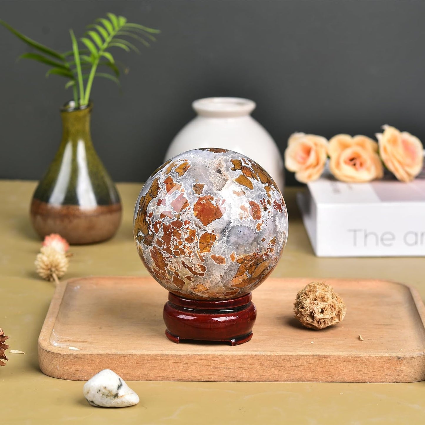 JIC Gem Yellow Agate Crystal Ball Sphere Geode Agate Ball Yellow Healing Crystal Gemstone Ball with Display Stand Home Decor Meditation Grid Energy Balance (70-80mm)
