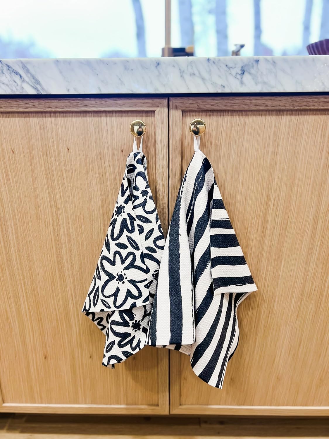 2 Pack Double Sided|| Not Your Ordinary Kitchen Towels || Dish Towels || Quick Dry || Waffle Weave Microfiber || Highly Absorbent || Hanging Hook (Black Daisy)