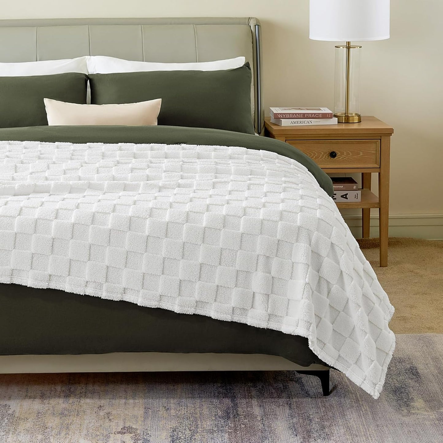 Joiedomi Queen Size Blanket for Bed, Soft White Fleece Checkered Blankets Gifts for Women Mom Girls, 280GSM Cozy Cute Soft Throw Home Room Decor Aesthetic Gifts 90x90 Inches