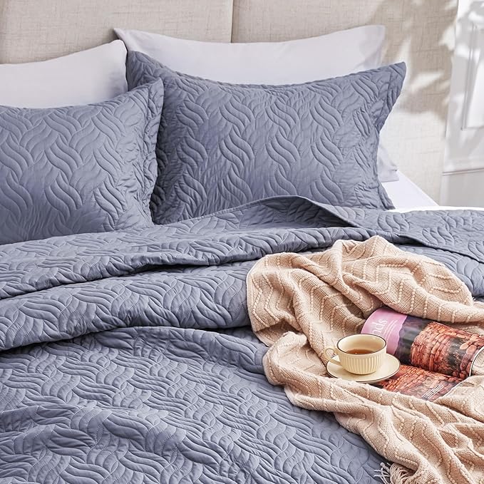 Love's cabin California King Size Quilt Bedding Set Blue Bedspread - Cal King Summer Lightweight Bedspread Comforter - Wave Pattern Coverlet for All Season - 3 Pieces (1 Quilt, 2 Pillow Shams)
