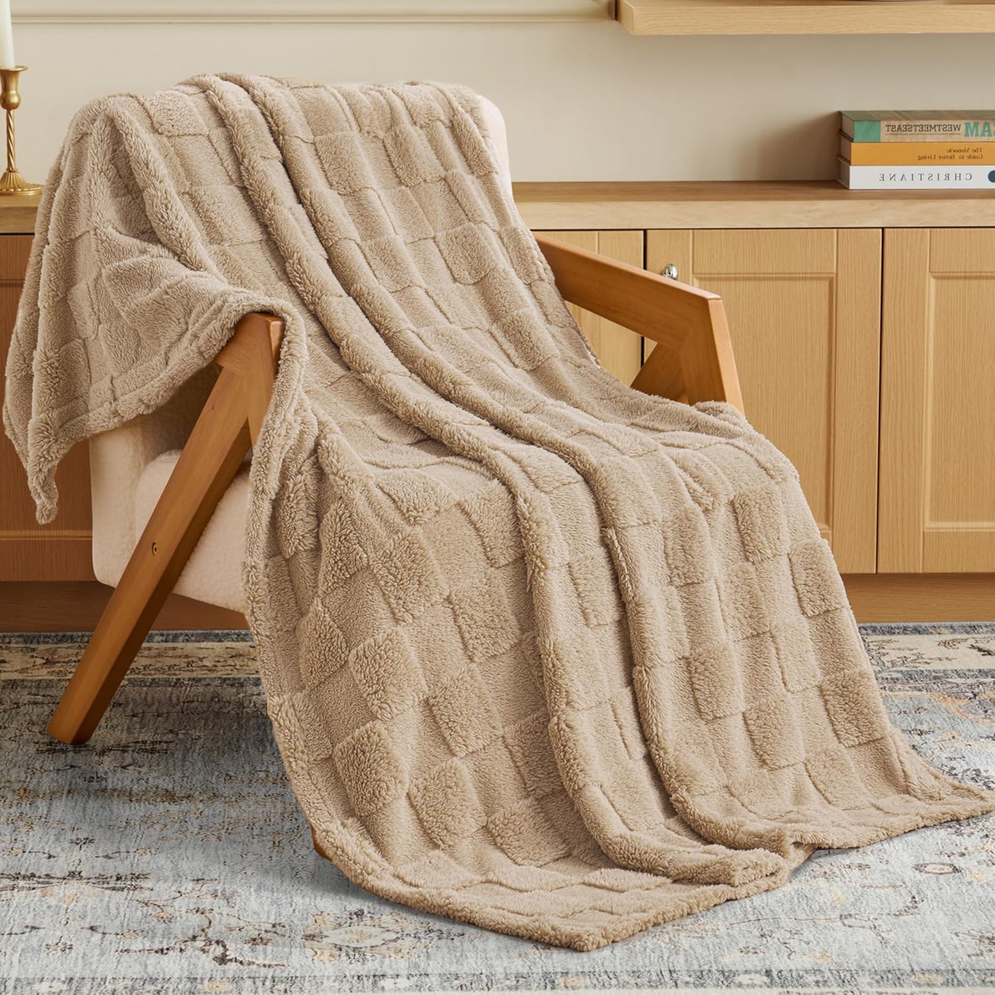 Joiedomi Throw Blanket for Couch, Soft Brown Fleece Checkered Blankets Gifts for Women Mom Girls, 280GSM Cozy Cute Soft Throw Home Room Decor Aesthetic Gifts 50x60 Inches