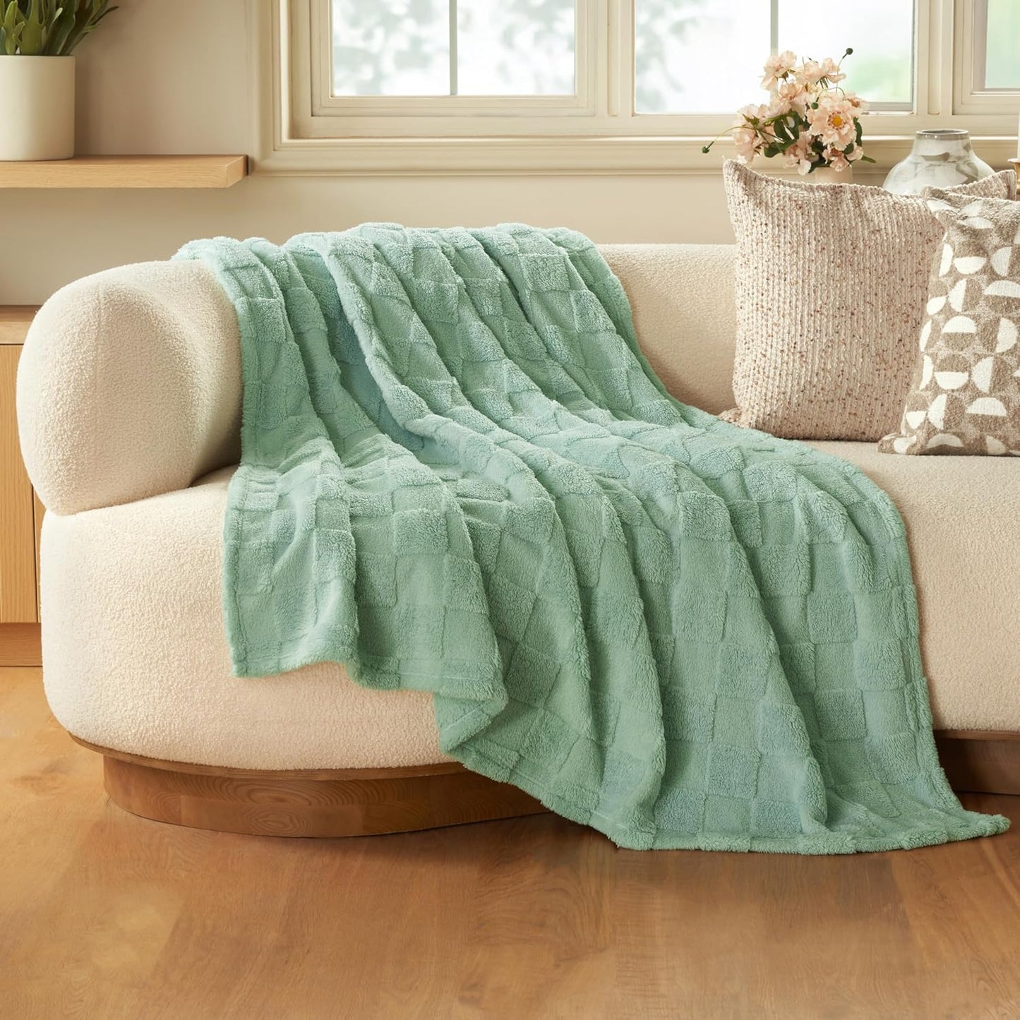Joiedomi Twin Blanket for Bed, Soft Sage Green Fleece Checkered Blankets Gifts for Women Mom Girls, 280GSM Cozy Cute Soft Throw Home Room Decor Aesthetic Gifts 60x80 Inches
