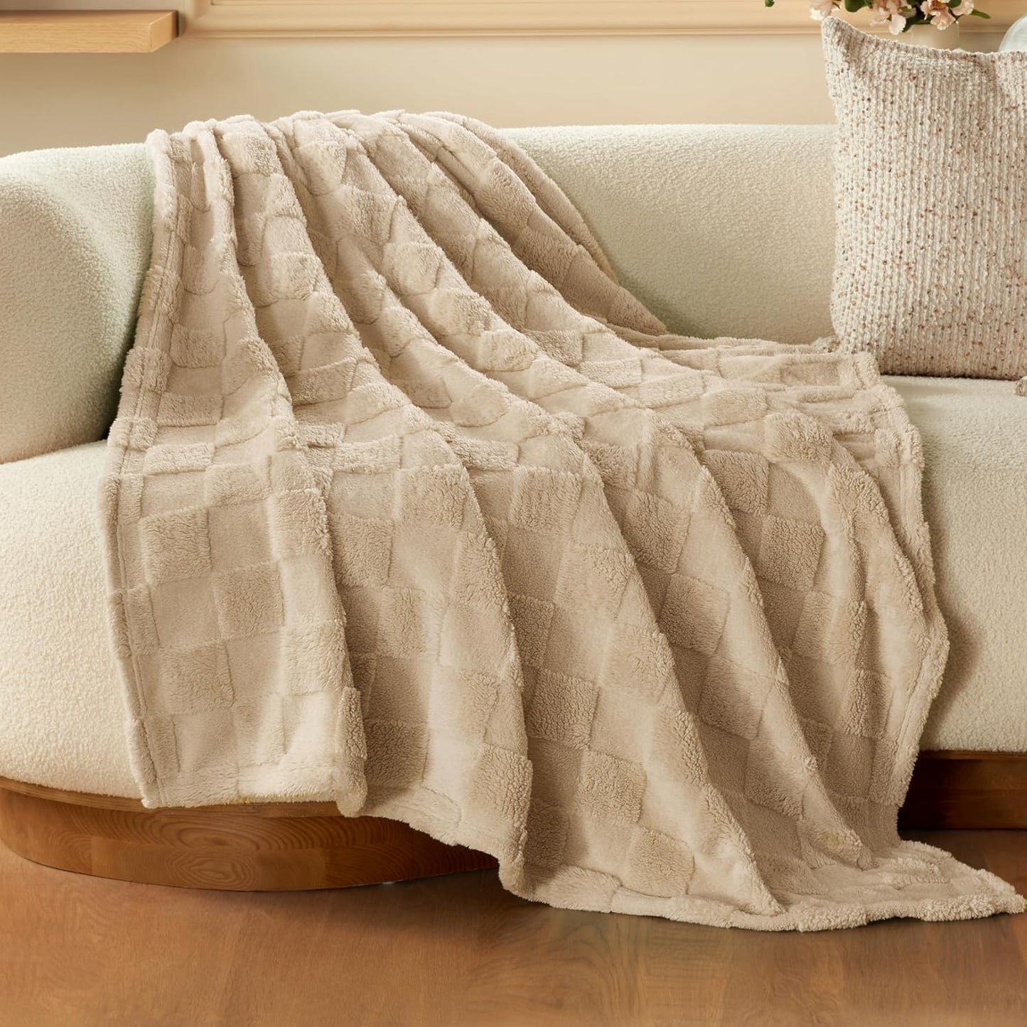 Joiedomi Throw Blanket for Couch, Soft Brown Fleece Checkered Blankets Gifts for Women Mom Girls, 280GSM Cozy Cute Soft Throw Home Room Decor Aesthetic Gifts 50x60 Inches