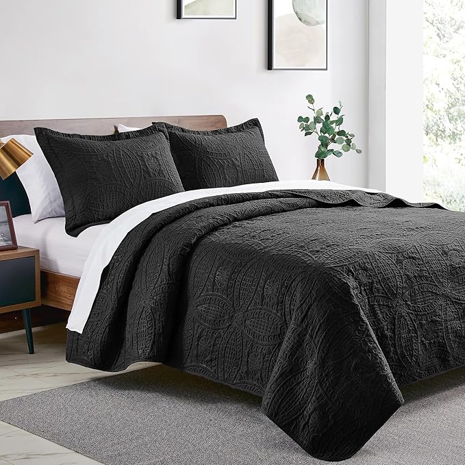 Love's cabin California King Size Quilt Bedding Set Black Bedspreads - Cal King Summer Lightweight Bedspread Comforter - Coin Pattern Coverlet for All Season - 3 Pieces (1 Quilt, 2 Pillow Shams)
