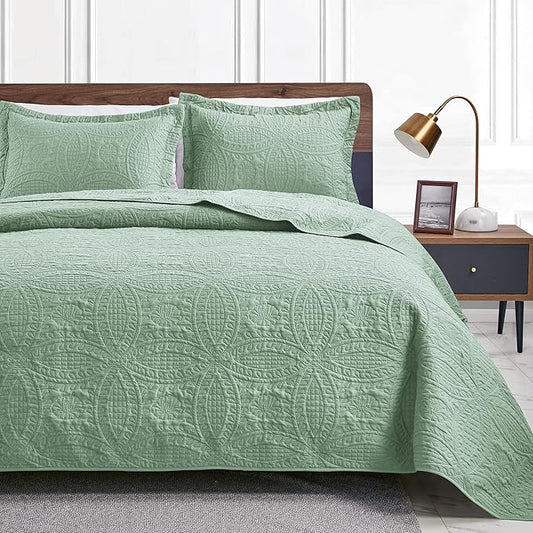 Love's cabin California King Size Quilt Bedding Set Sage Bedspreads - Cal King Summer Lightweight Bedspread Comforter - Coin Pattern Coverlet for All Season - 3 Pieces (1 Quilt, 2 Pillow Shams)