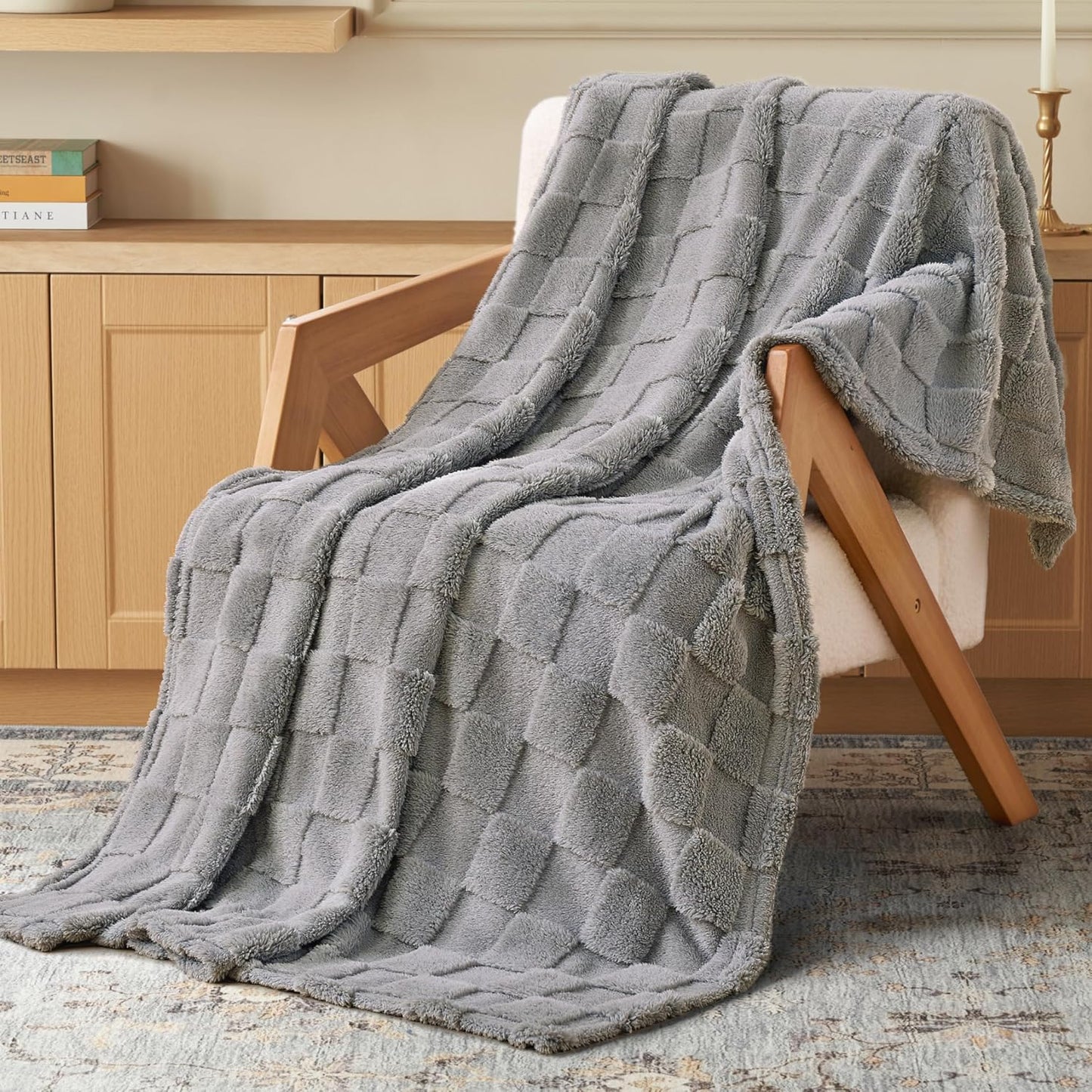 Joiedomi Throw Blanket for Couch, Soft Grey Fleece Checkered Blankets Gifts for Women Mom Girls, 280GSM Cozy Cute Soft Throw Home Room Decor Aesthetic Gifts 50x60 Inches
