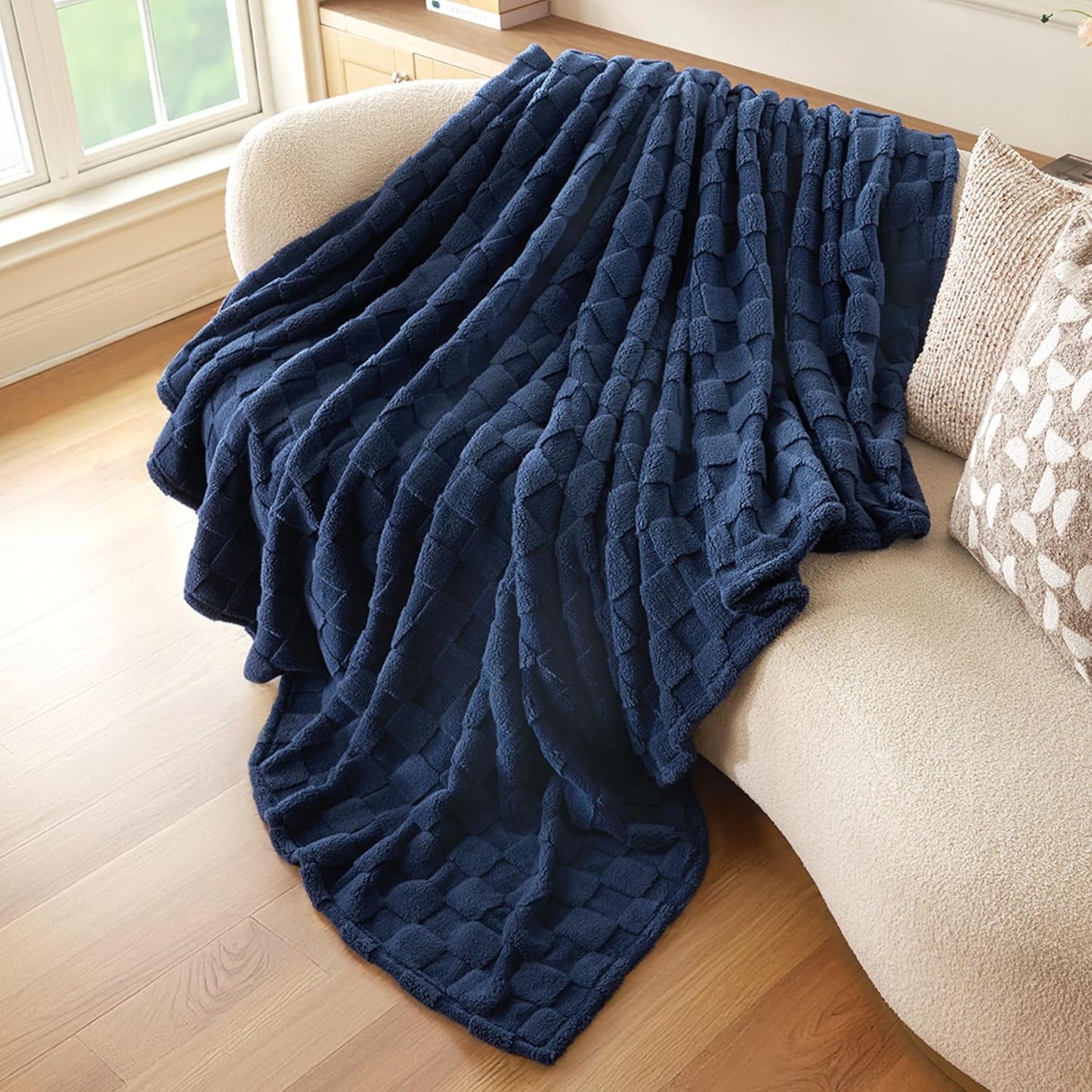 Joiedomi Queen Size Blanket for Bed, Soft Blue Fleece Checkered Blankets Gifts for Women Mom Girls, 280GSM Cozy Cute Soft Throw Home Room Decor Aesthetic Gifts 90x90 Inches