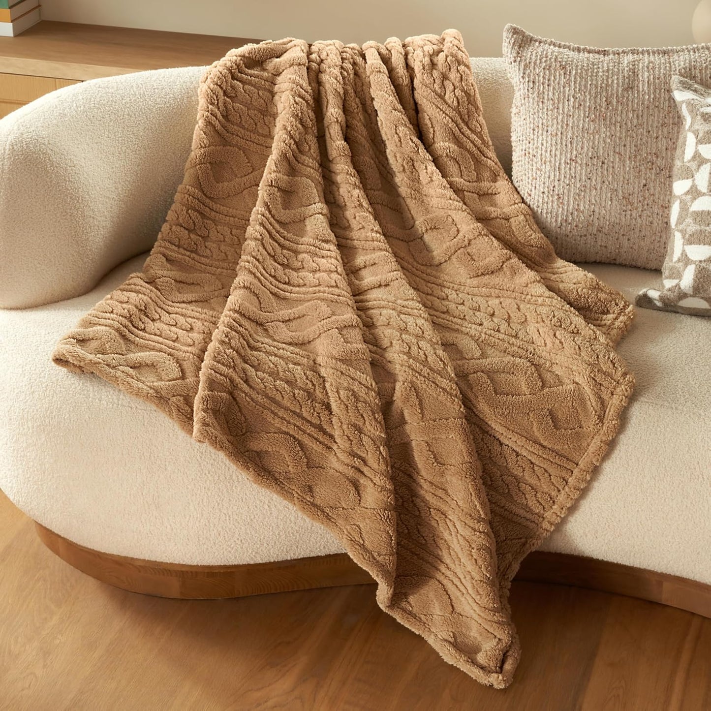 Joiedomi Throw Blanket for Couch, Soft Brown Fleece Blankets Gifts for Women Mom Girls, 280GSM Cozy Cute Soft Throw Home Room Decor Aesthetic Gifts 50x60 Inches