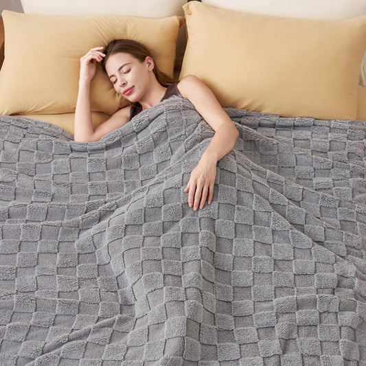 Joiedomi Queen Size Blanket for Bed, Soft Grey Fleece Checkered Blankets Gifts for Women Mom Girls, 280GSM Cozy Cute Soft Throw Home Room Decor Aesthetic Gifts 90x90 Inches