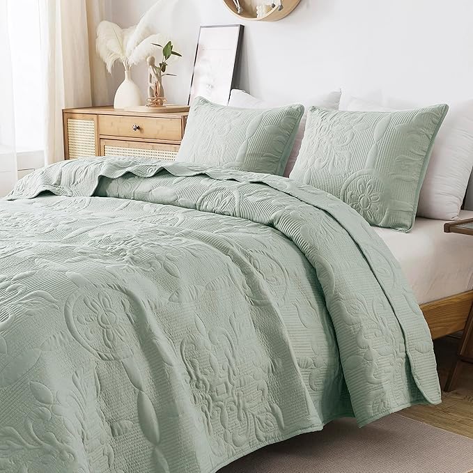 Sage Green Damask Quilt California Cal King Size Bedding Sets with 2 Pillow Shams, Oversized Boho Bedspread Lightweight Soft Farmhouse Vintage Coverlet Jacquard Bed Cover for All Season, 3 Pieces